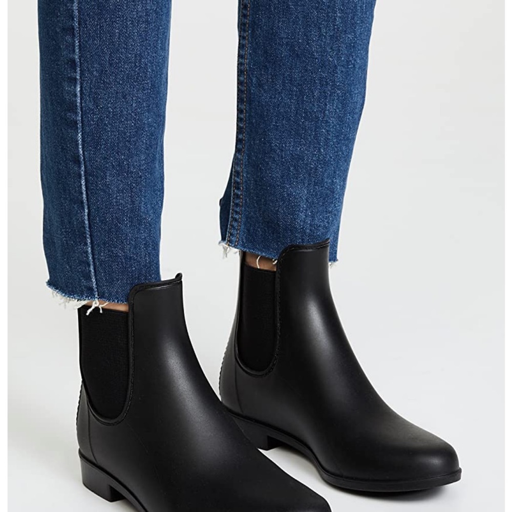 SAM EDELMAN Tinsley Womens Rain Boots Ankle Height Booties in black.gently used